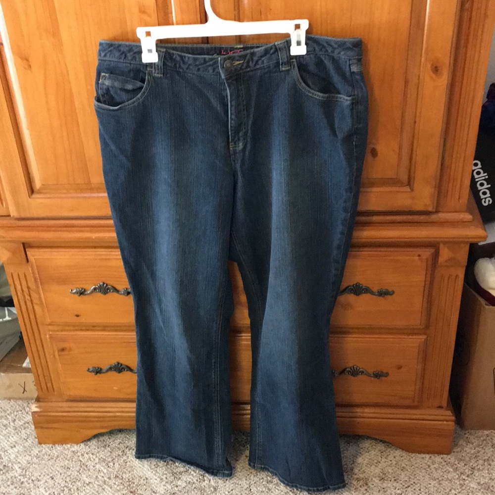 Size 20W jeans with hidden tummy control! EUC